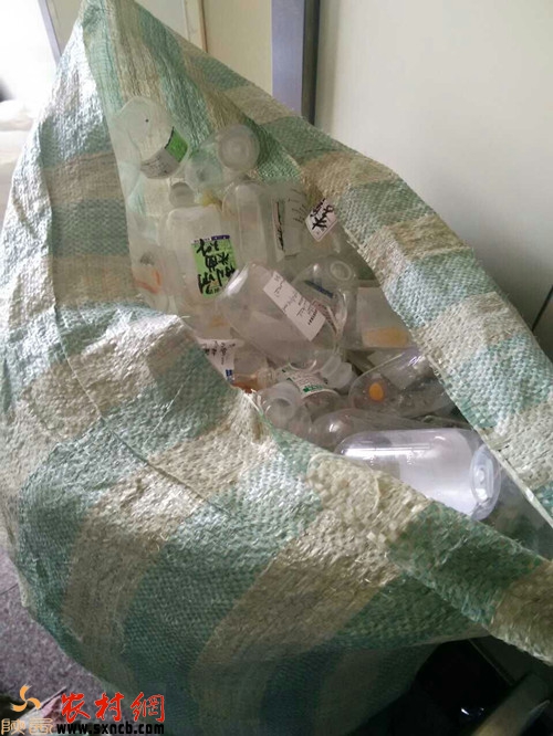 混放的医疗废弃物