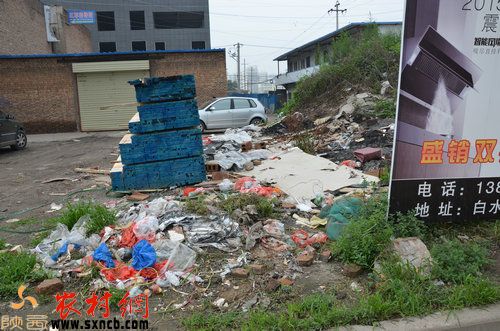 城内建材市场垃圾乱堆