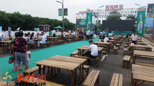 距离舞台最近的位置已经被预定