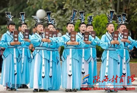 迎国庆 渭南开展“万条家训进万家”千名学生诵读经典活动