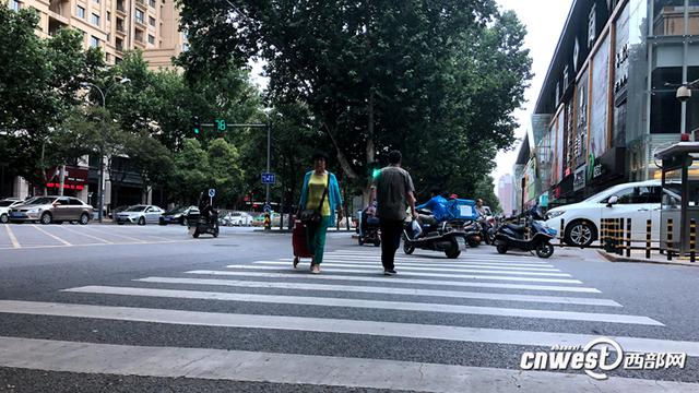 西安改造103处交叉路口 让行人和车辆各行其道